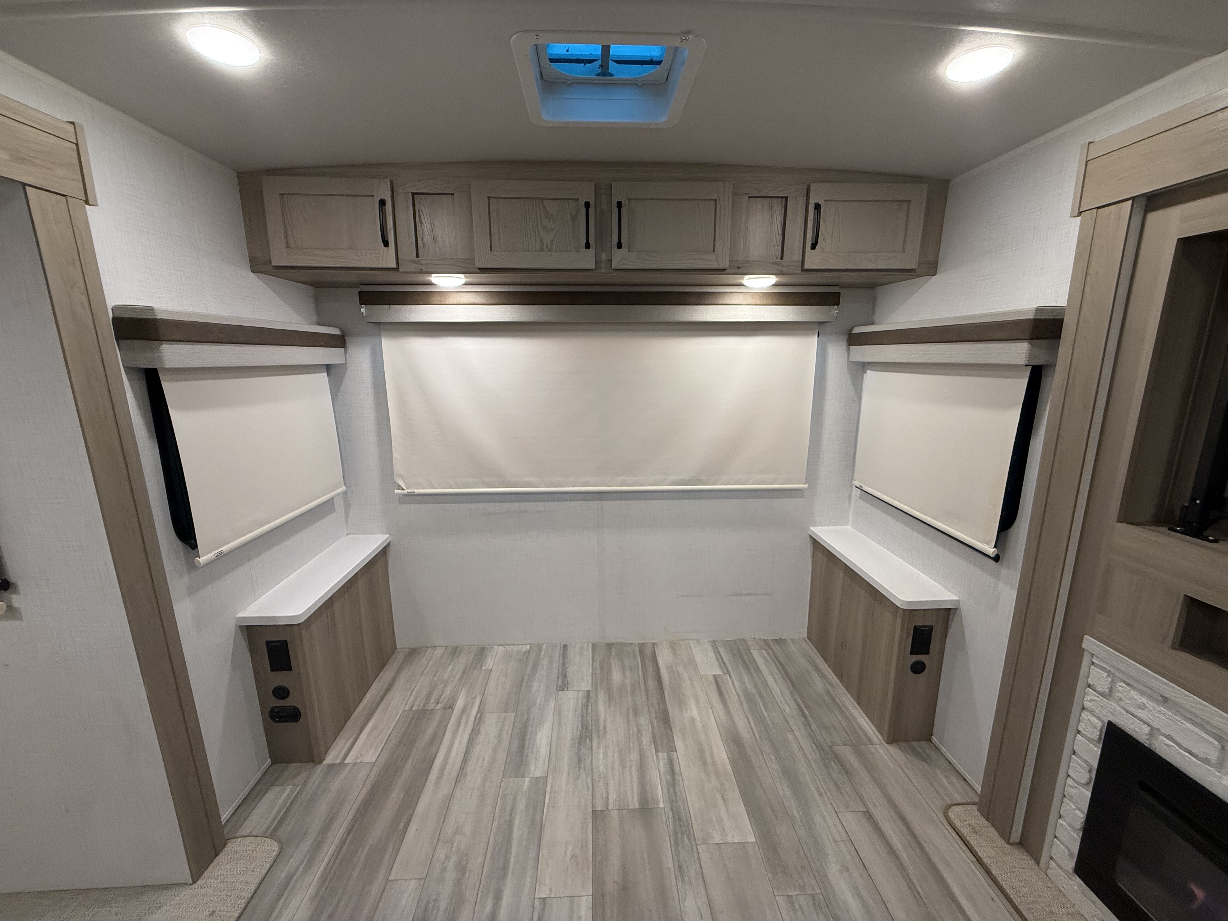 2024 Forest River Rockwood Ultra Lite 2906BS - Image 12