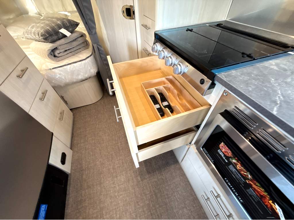 2026 AIRSTREAM FLYING CLOUD 30FBBQ - Image 21