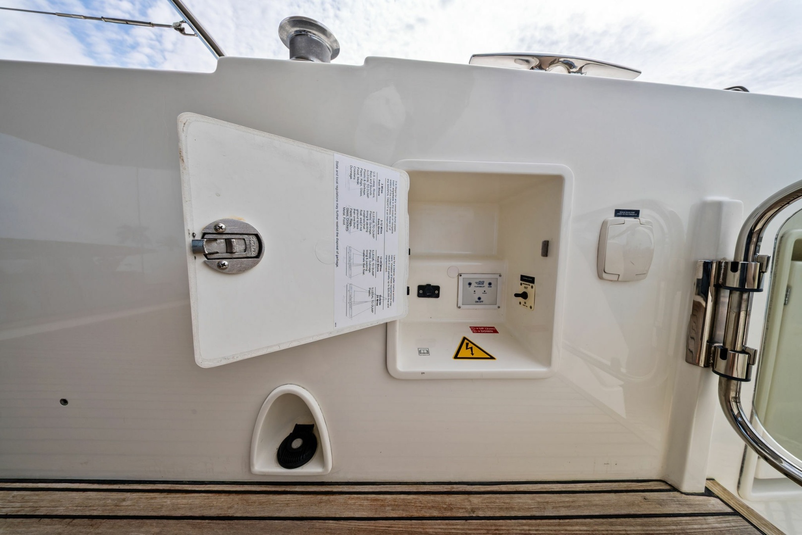 2015 Prestige 550 Base - Image 11