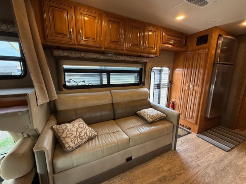 2017 Thor Motor Coach Four Winds Super C 35SB - Image 9