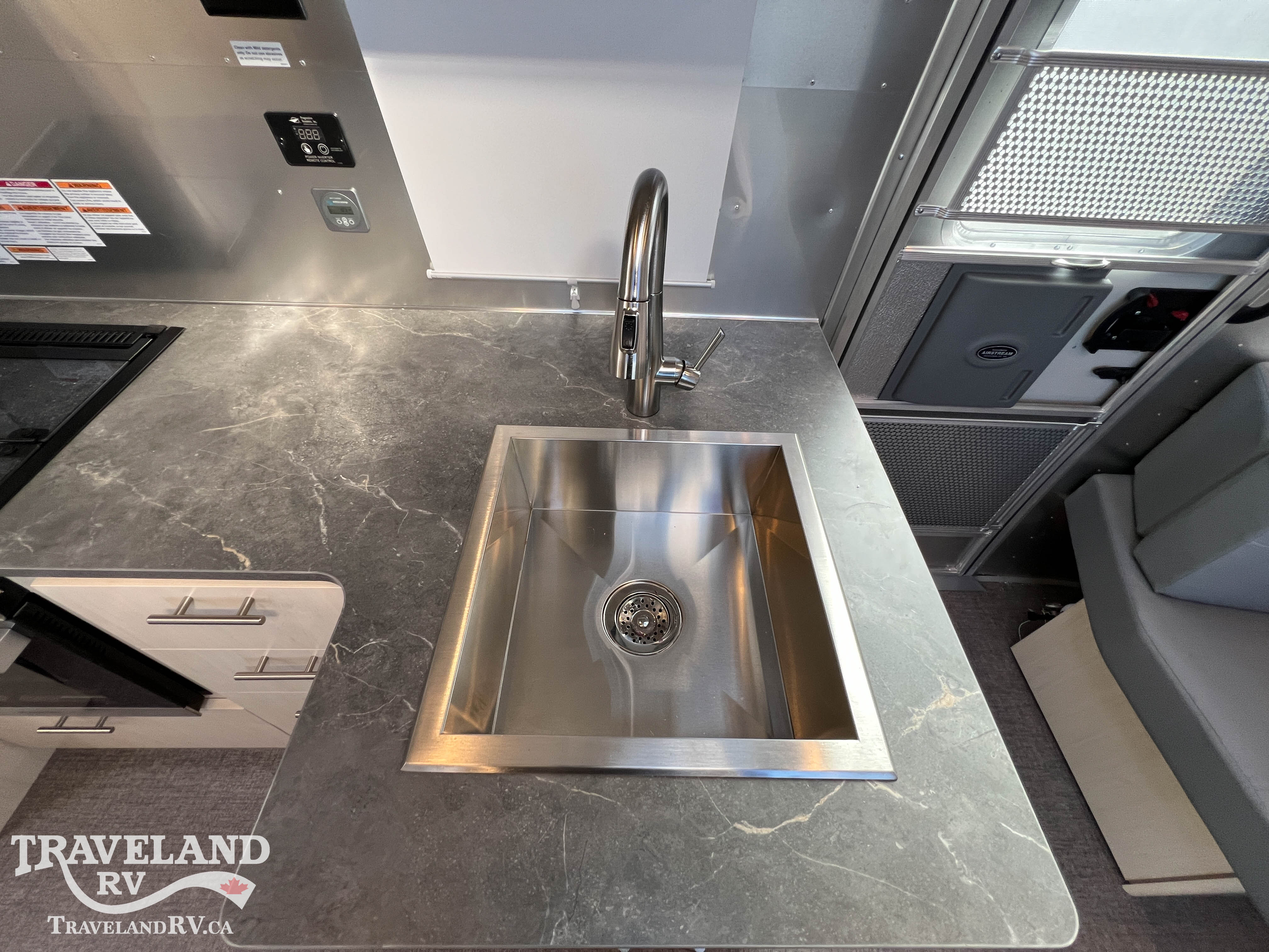 2026 Airstream Flying Cloud 27FB - Image 19