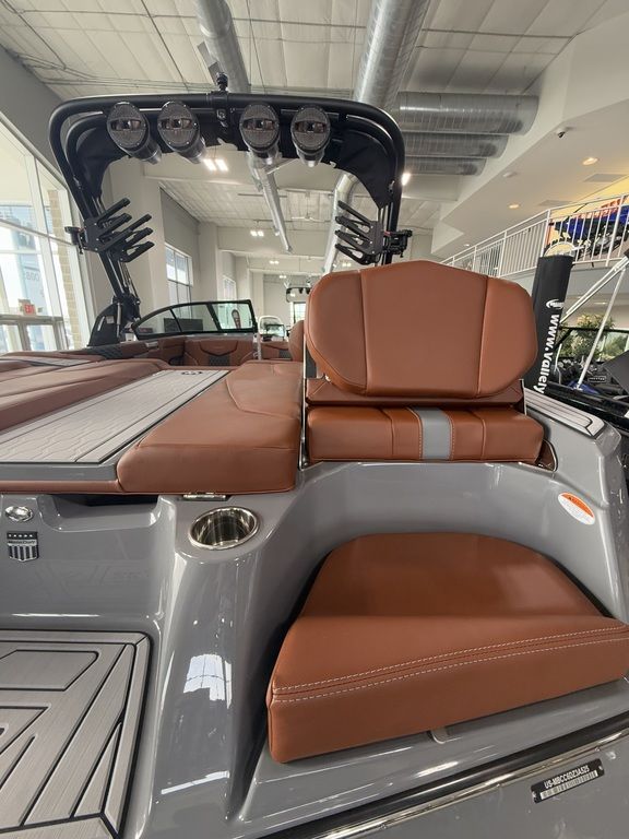2025 MasterCraft XT22 - Image 15