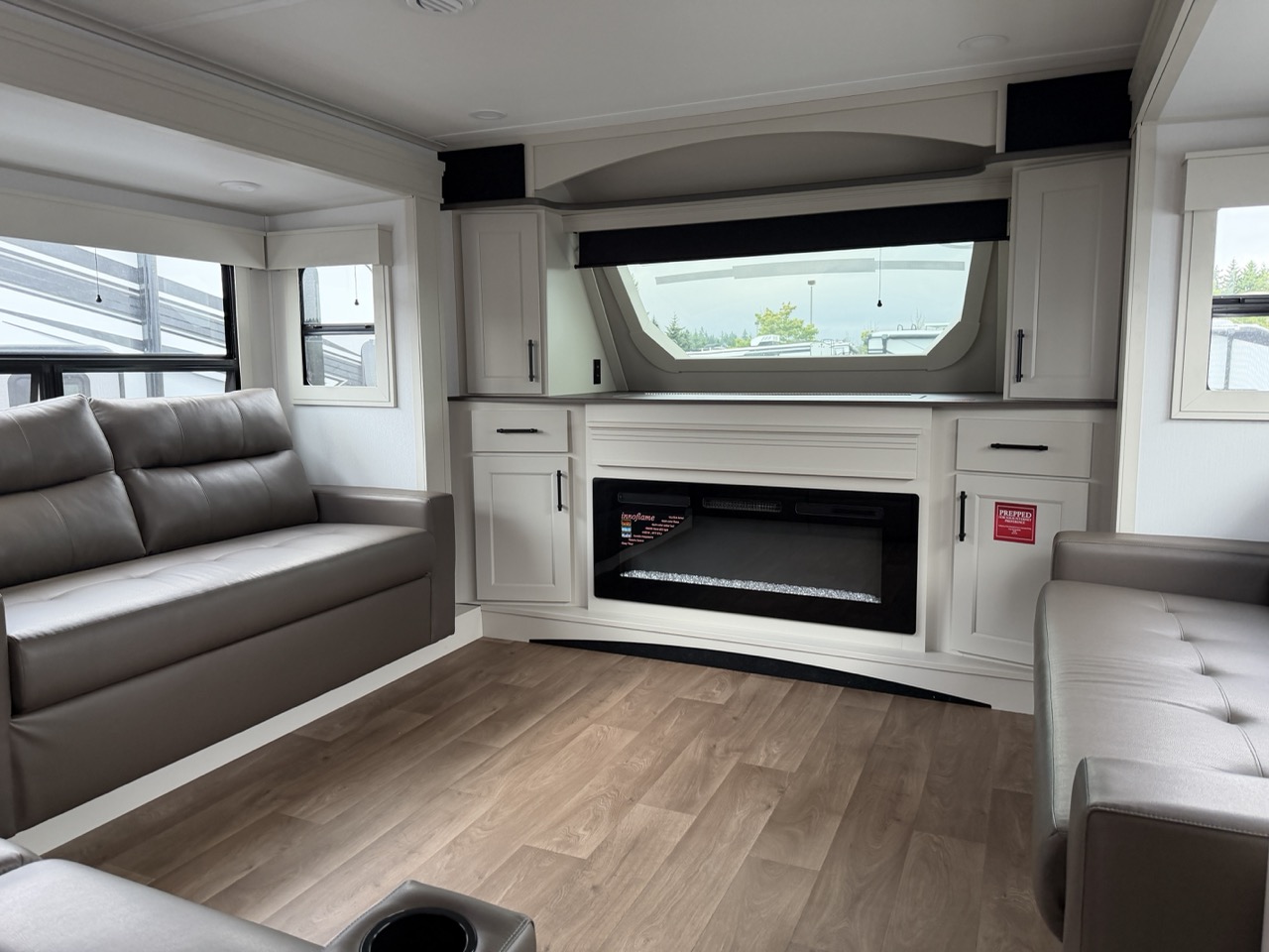 2026 Grand Design Solitude 380FL - Image 29