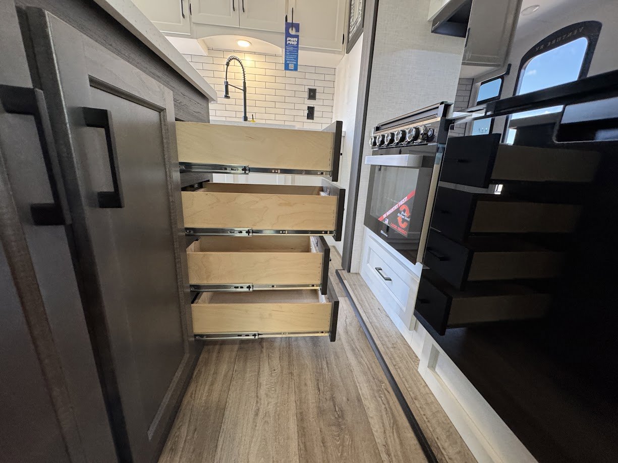 2026 VENTURE RV SPORTTREK 333VMI - Image 33