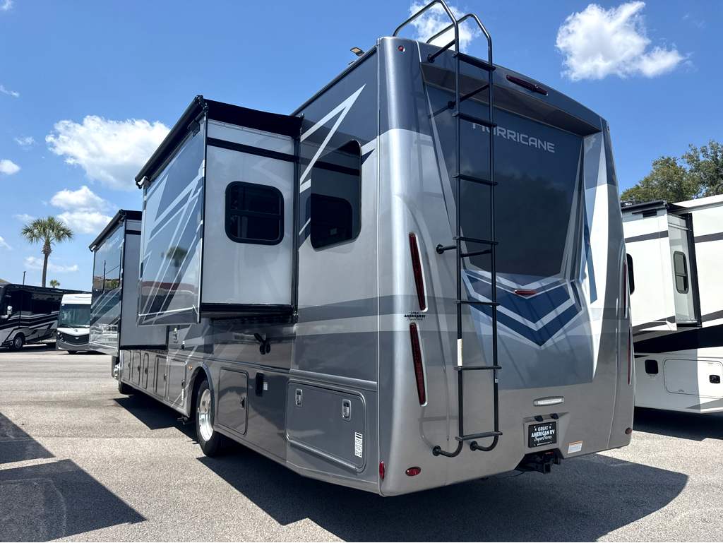 2027 THOR MOTOR COACH HURRICANE 36H - Image 3