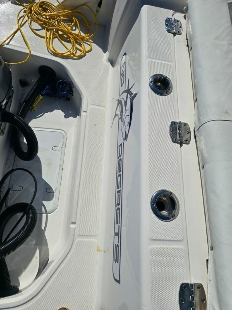 2022 Robalo R272 - Image 17