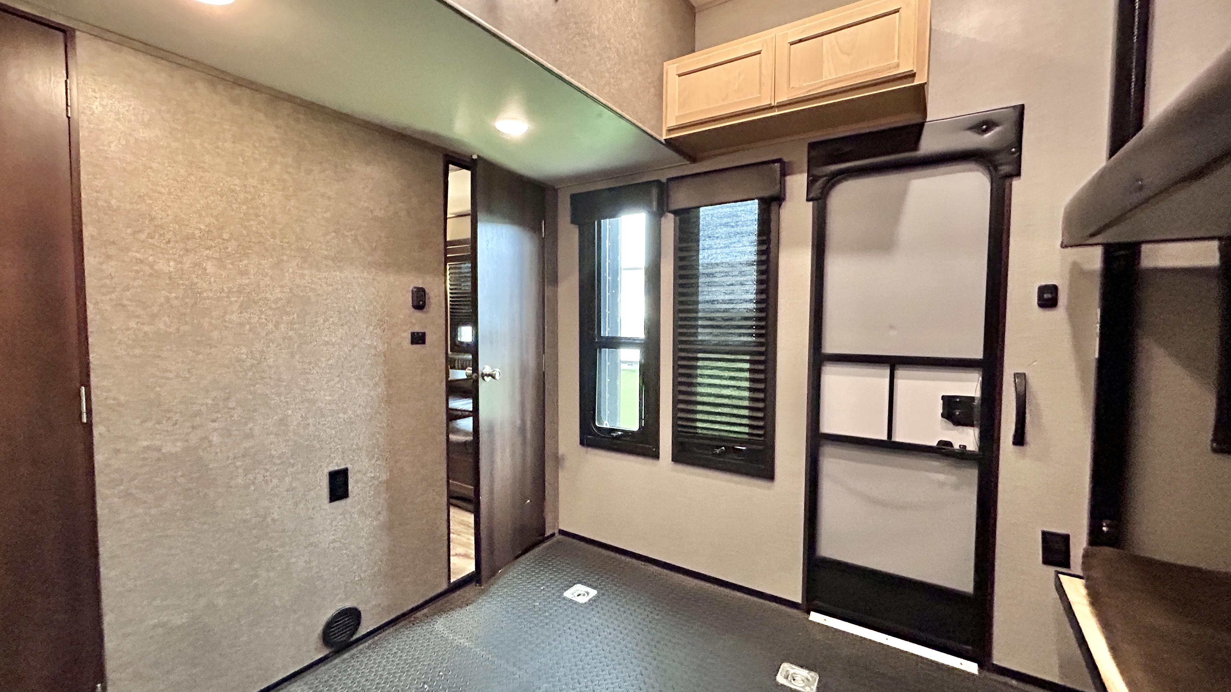 2019 Jayco Talon 403T - Image 16