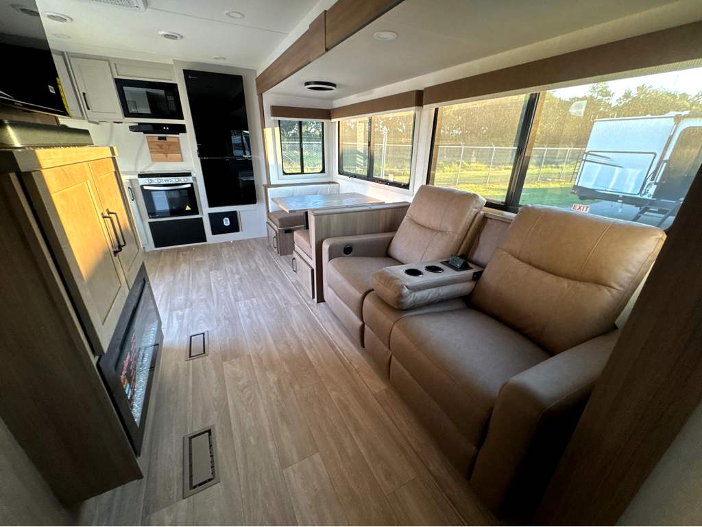 2027 VENTURE RV SPORTTREK 272VRK - Image 22