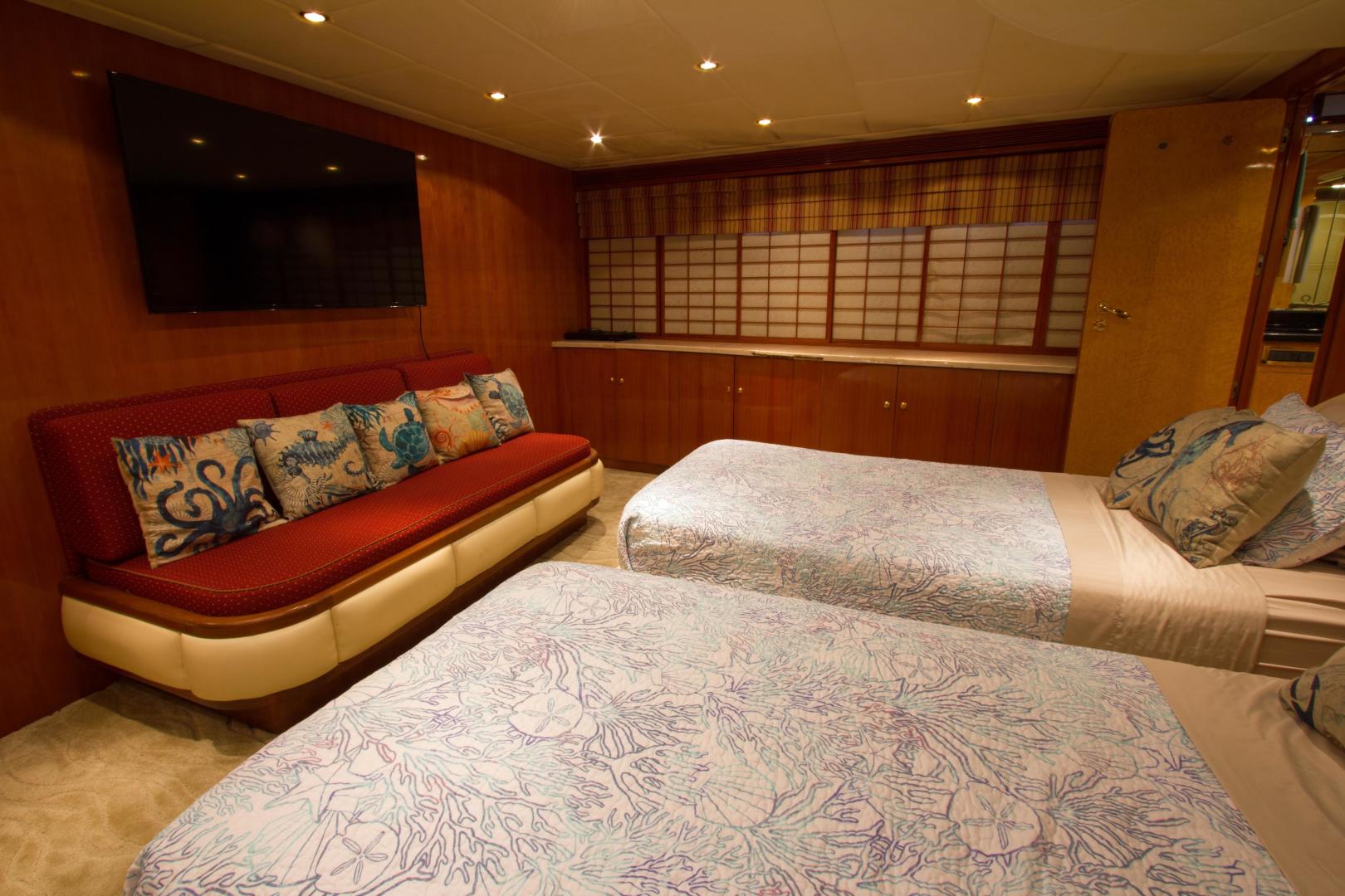2002 President 100 Motor Yacht - Image 22