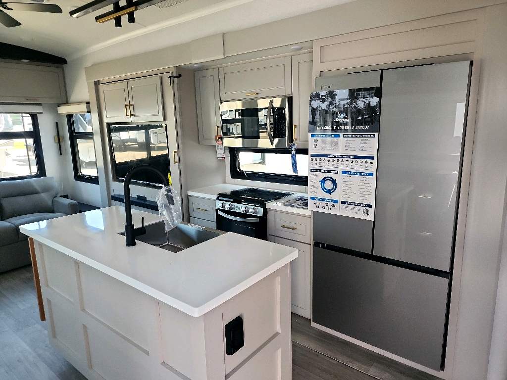 2027 JAYCO NORTH POINT 361RLBH - Image 5
