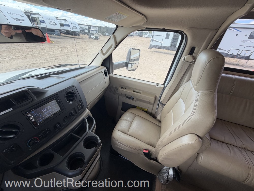 2019 THOR FOUR WINDS 28Z - Image 12