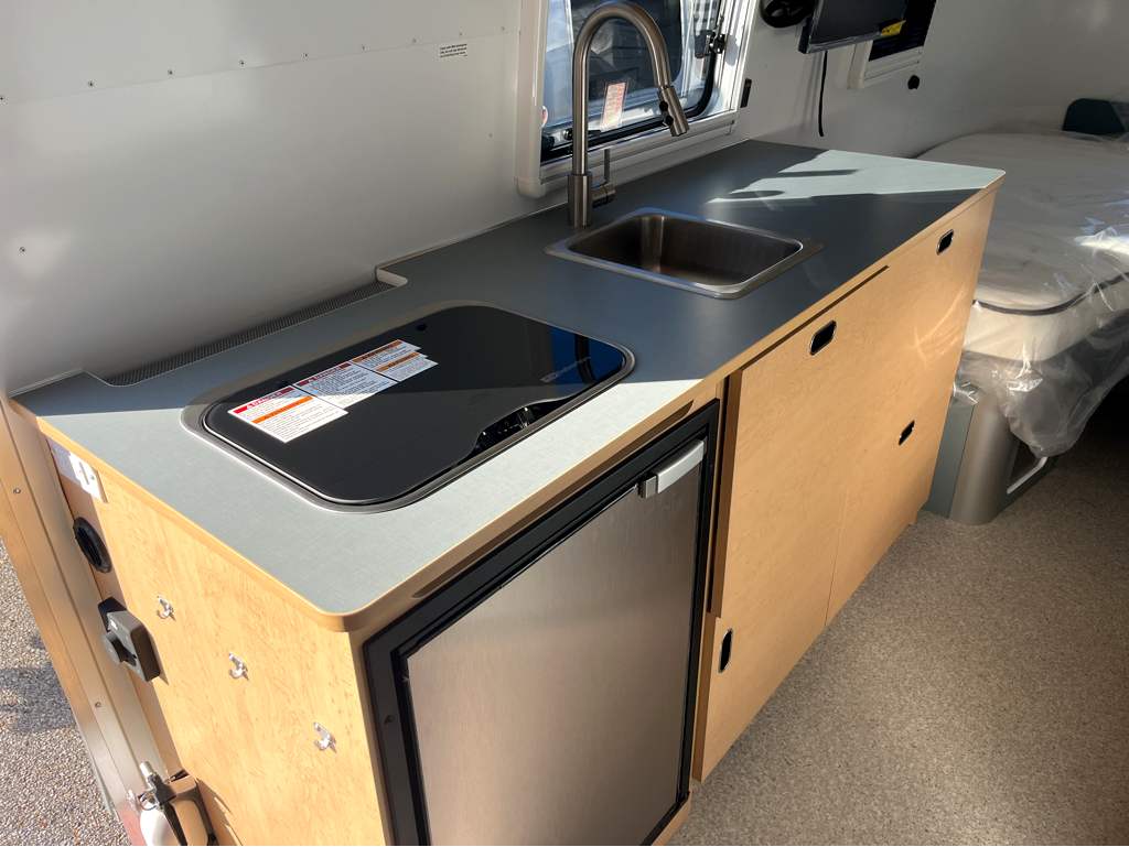 2026 AIRSTREAM WORLD TRAVELERUSA 22RB - Image 8