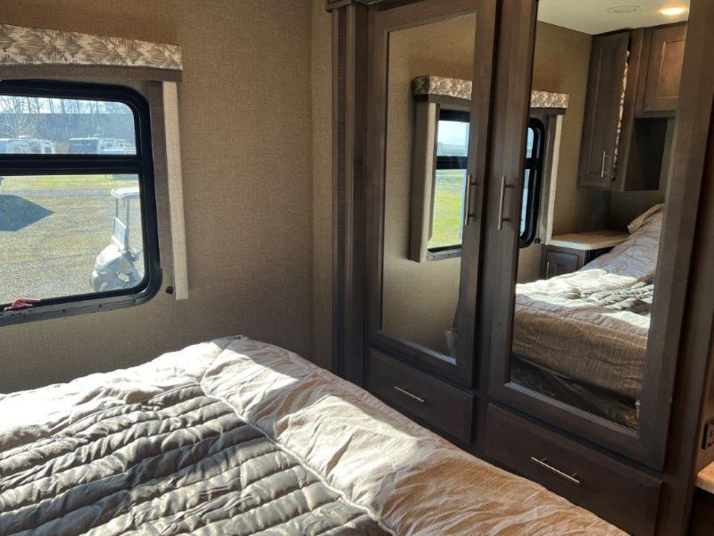 2021 Thor Motor Coach Magnitude SV34 - Image 20