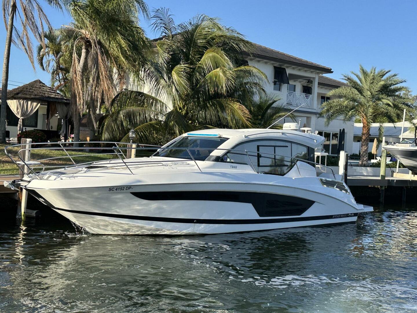 2020 Four Winns Vista 355 Coupe - Image 35