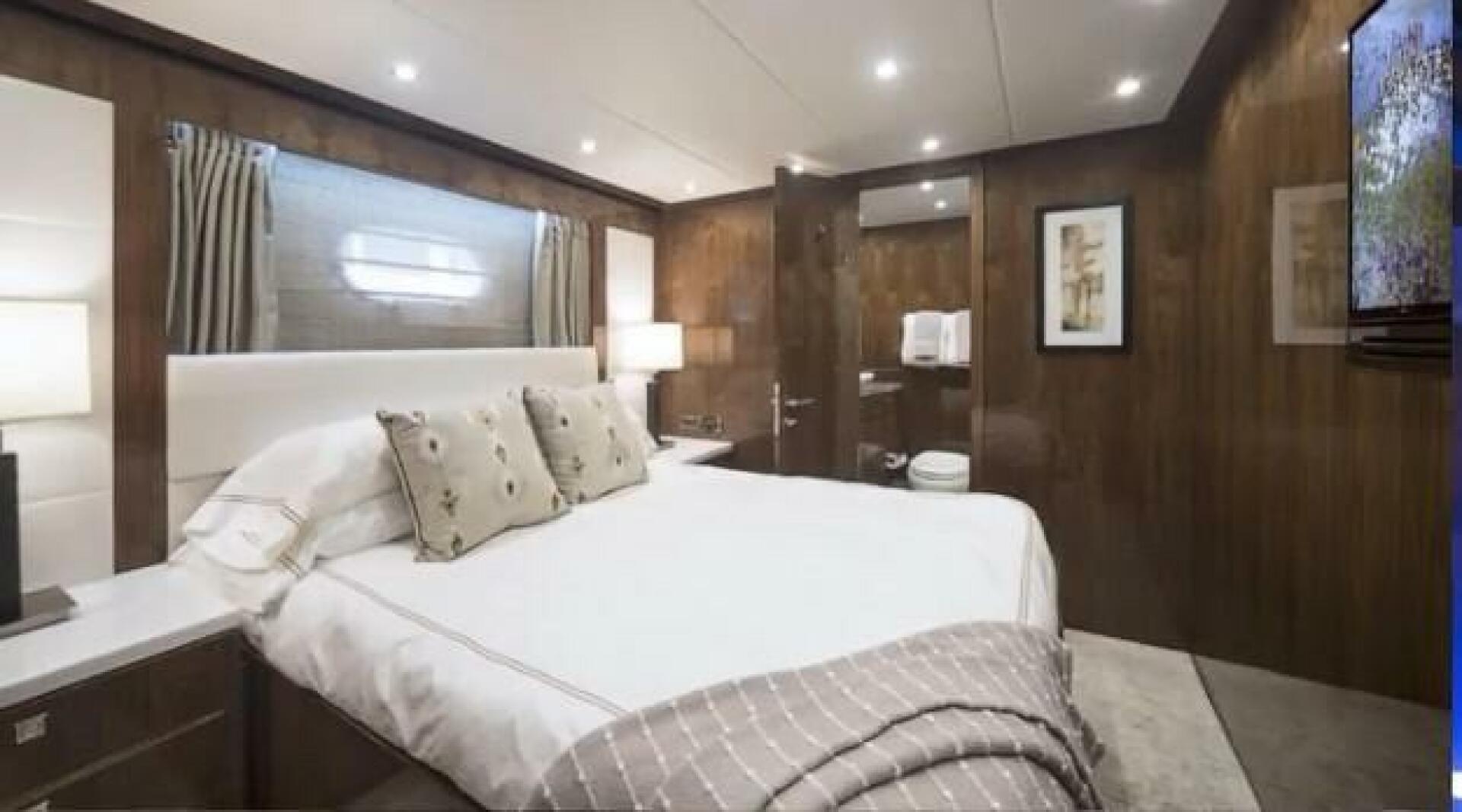 2017 Hargrave Raised Pilothouse - Image 20