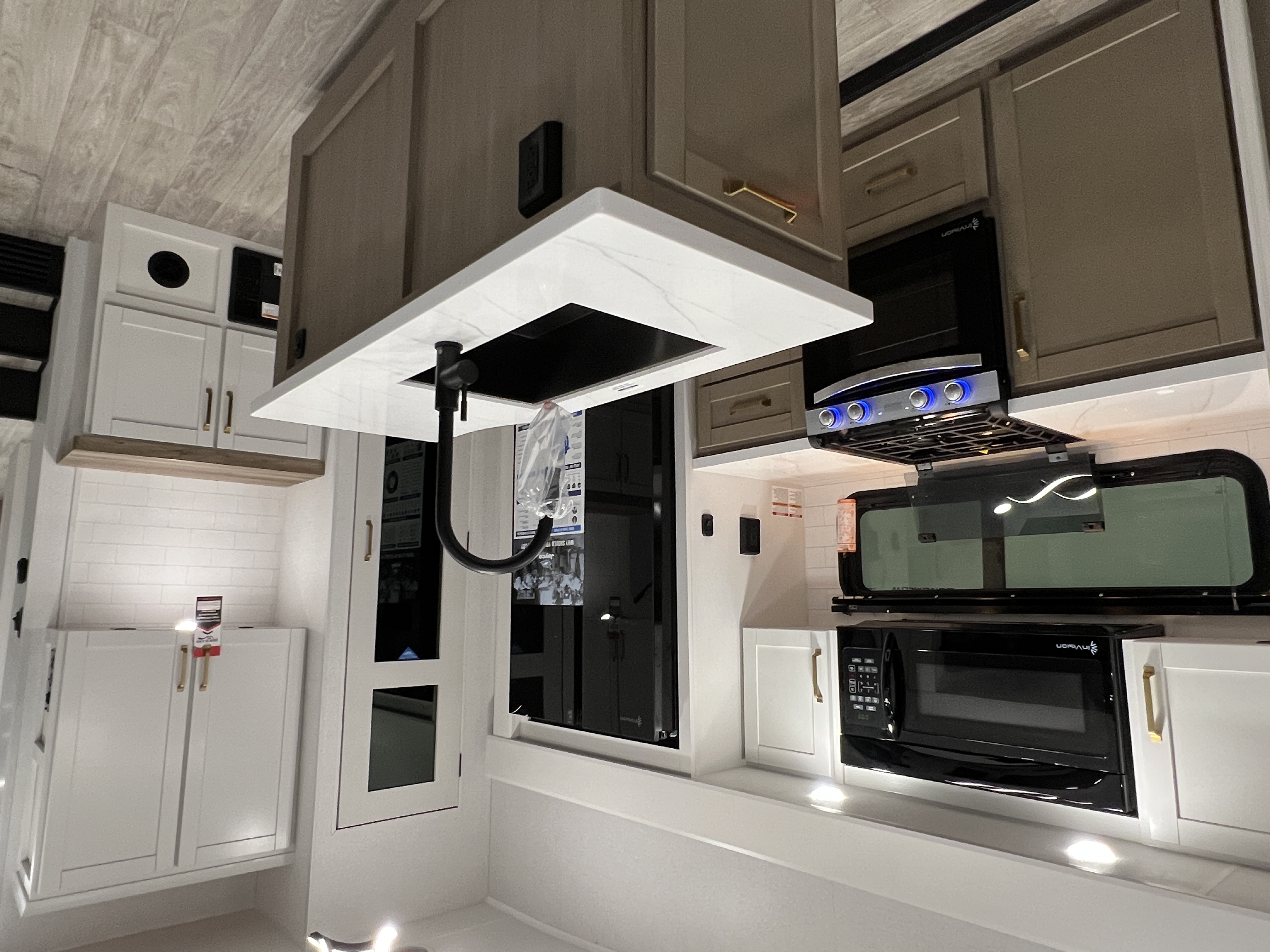 2027 Jayco Eagle 321RSTS - Image 15