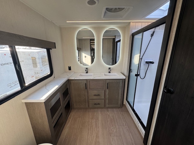 2026 CHEROKEE ARCTIC WOLF 3950 SUITE - Image 35