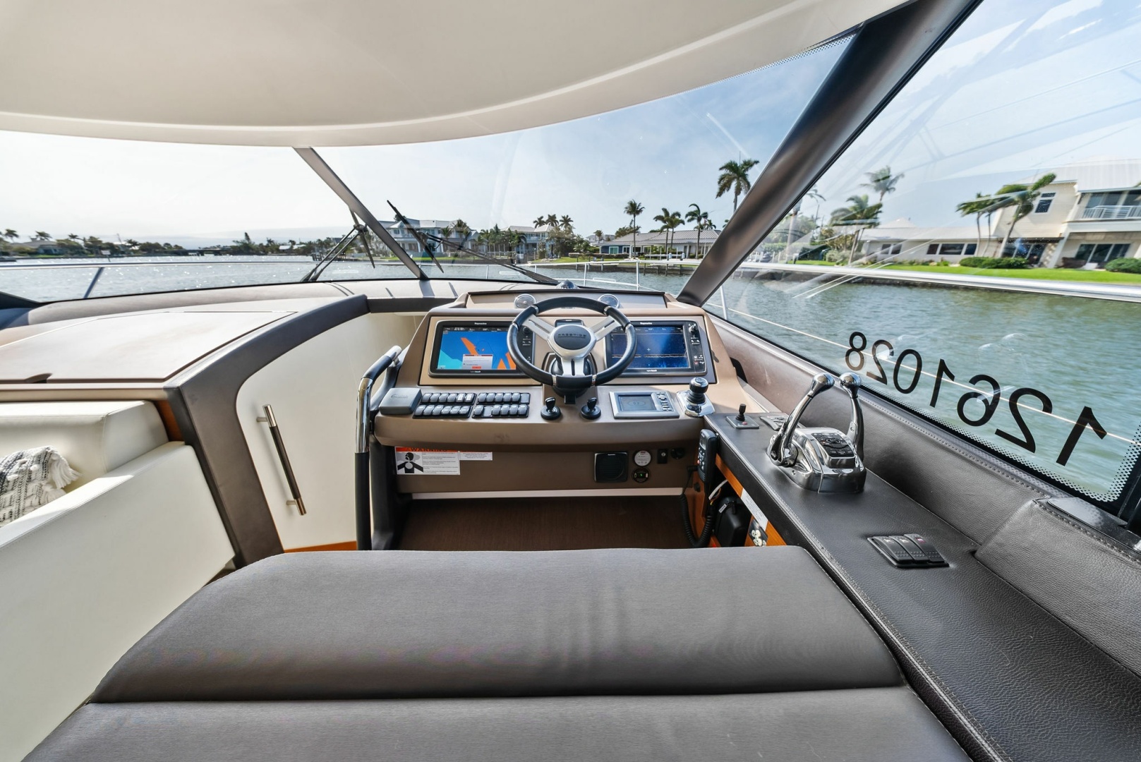 2015 Prestige 550 Base - Image 33