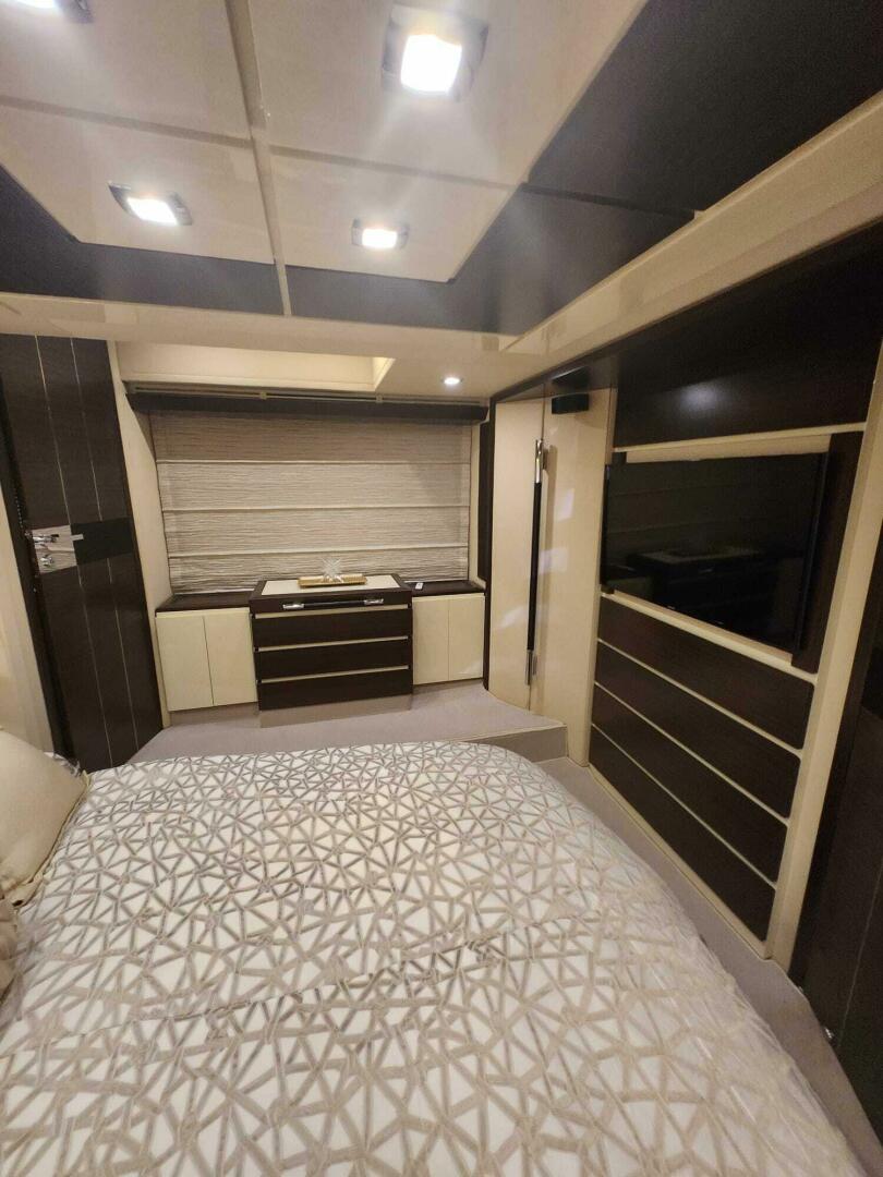 2014 Azimut Flybridge - Image 75