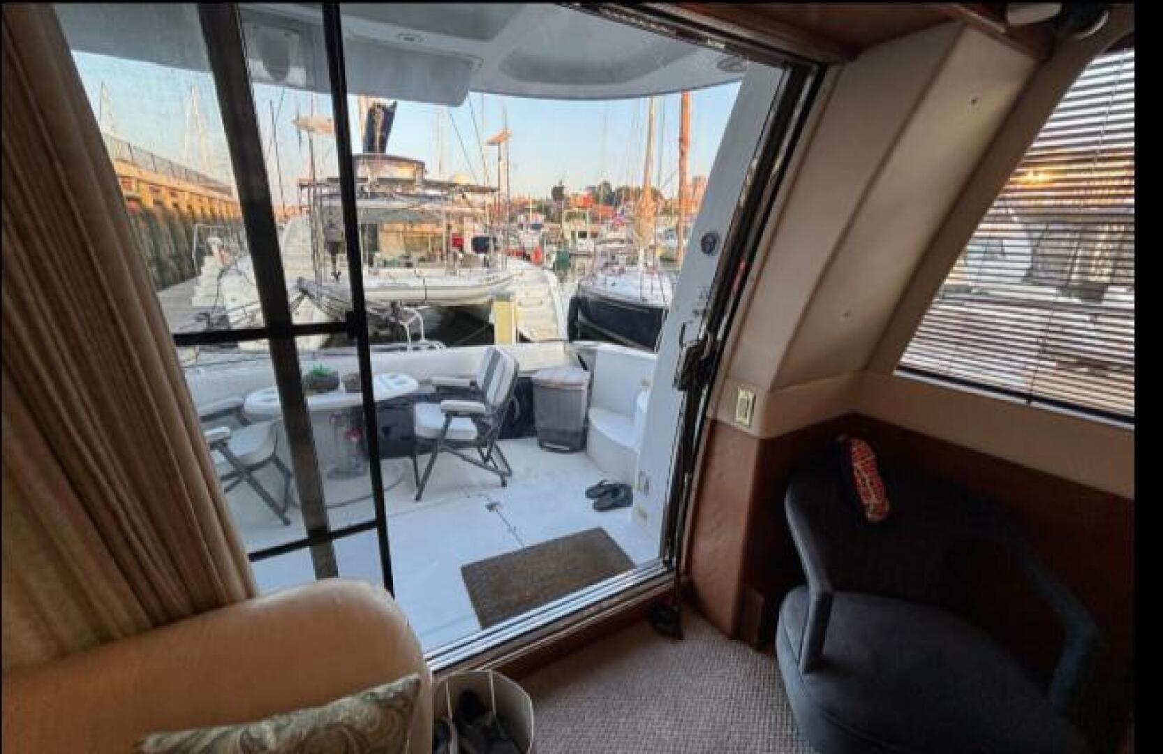 1998 Carver 530 Voyager - Image 17