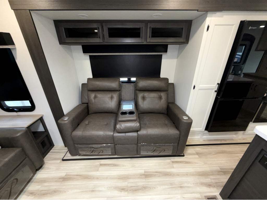 2026 VENTURE RV SPORTTREK 343VIK - Image 14