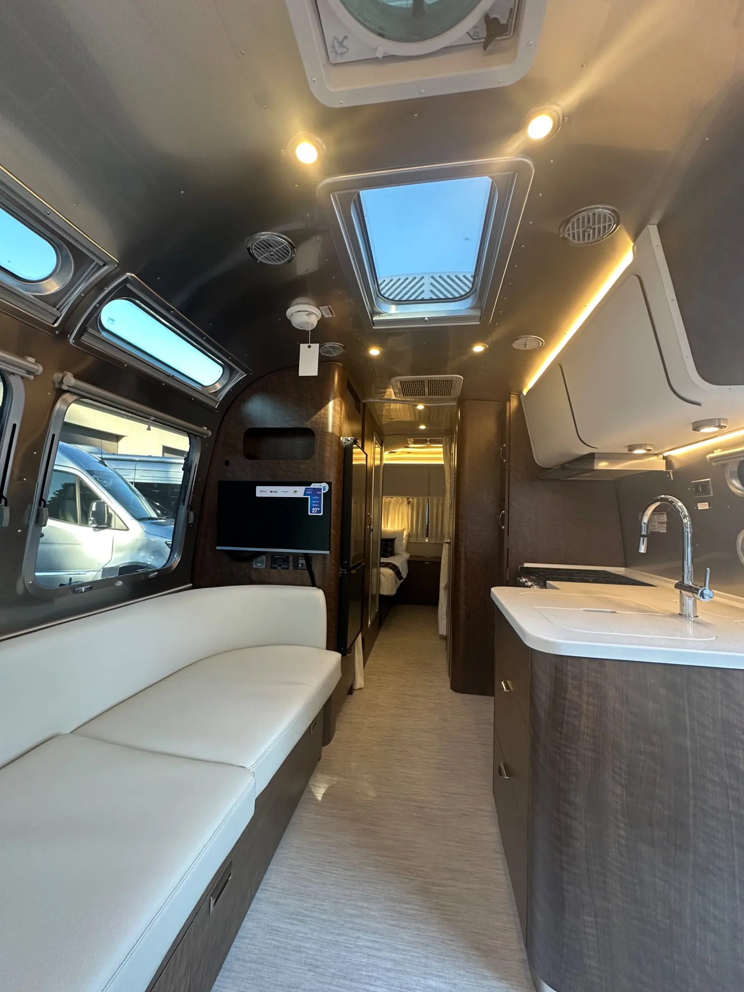 2027 Airstream Globetrotter 25FBT - Image 6