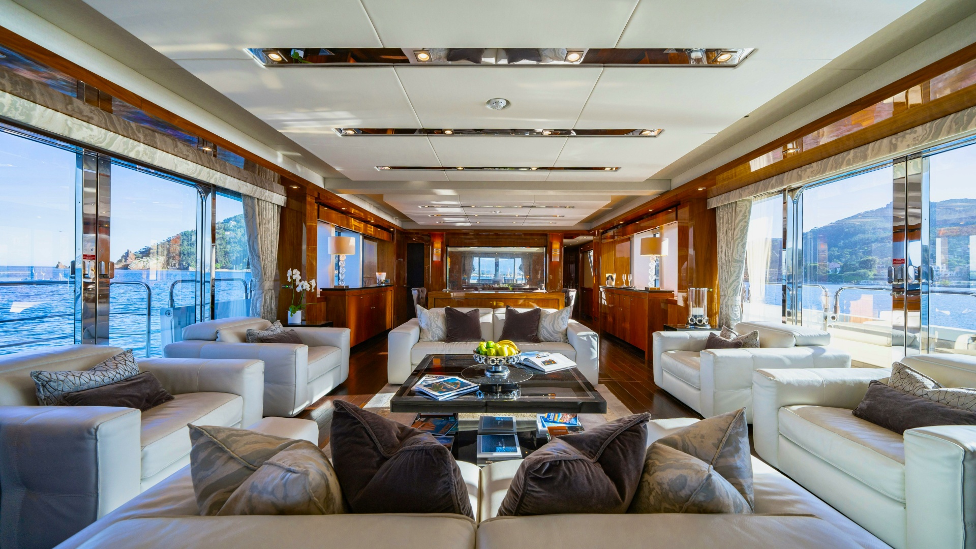 2014 Sunseeker Sunseeker 115 Sport Yacht - Image 12