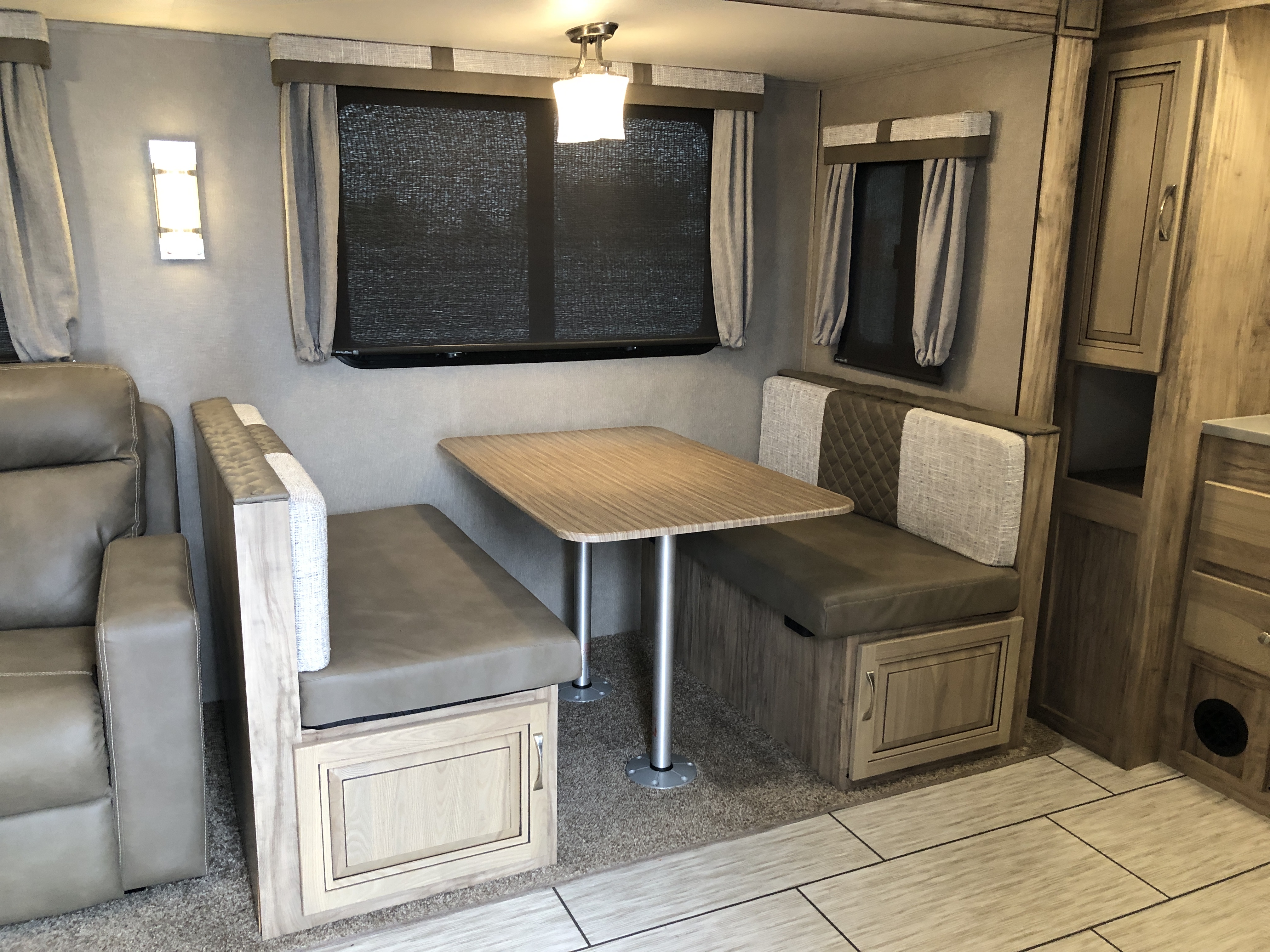 2020 Forest River PALOMINO 260FKBS - Image 12