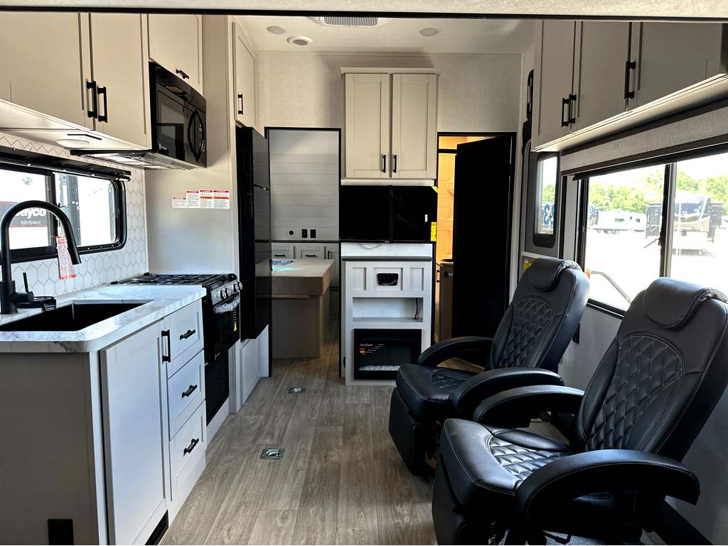 2027 JAYCO SEISMIC 214 - Image 18