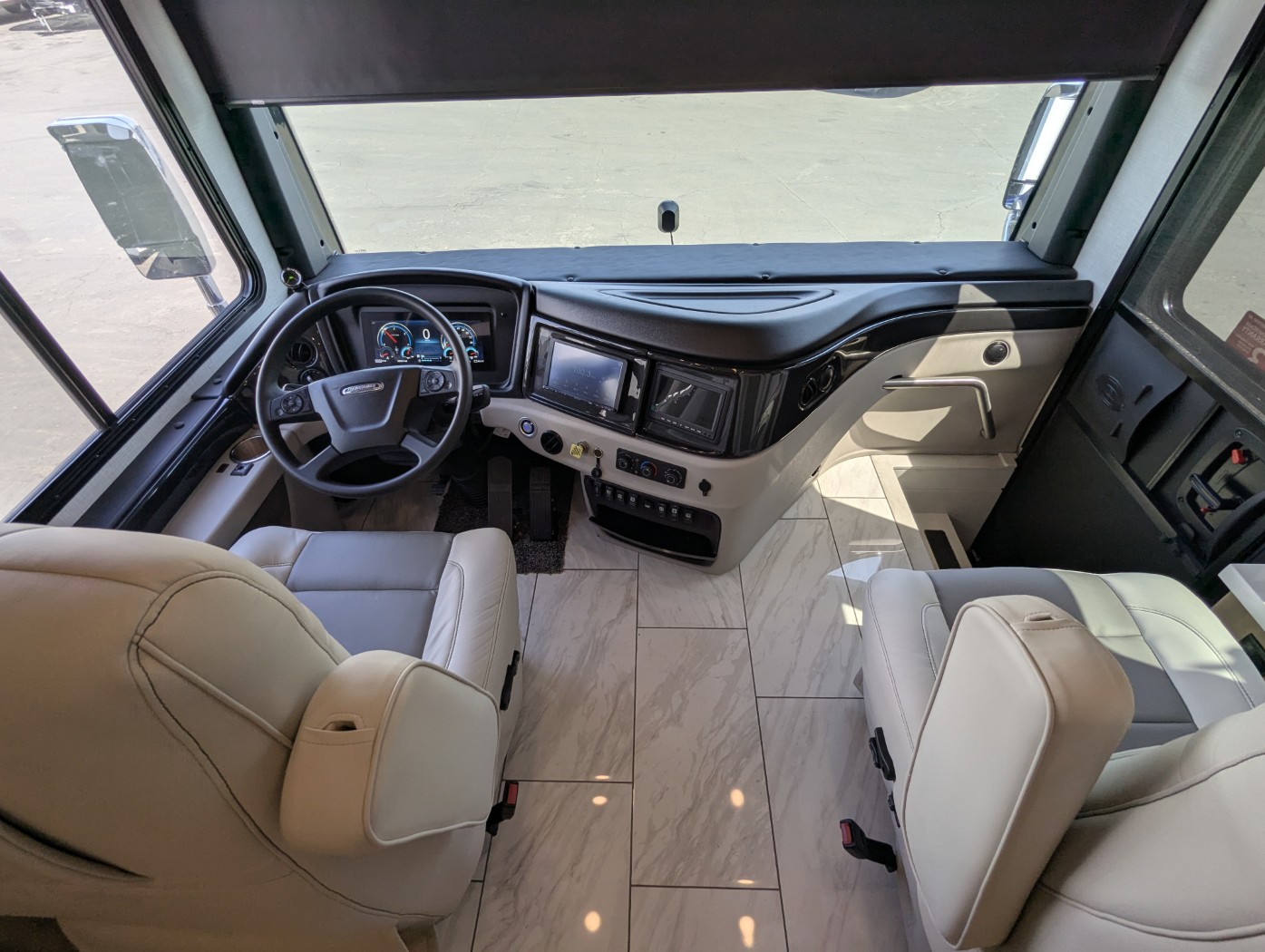 2026 Fleetwood Discovery 38N - Image 8
