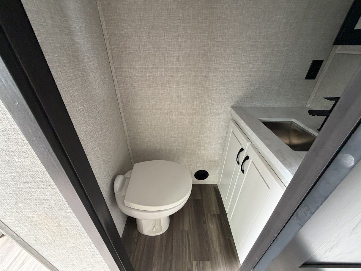 2025 JAYCO NORTH POINT 382FLRB - Image 27