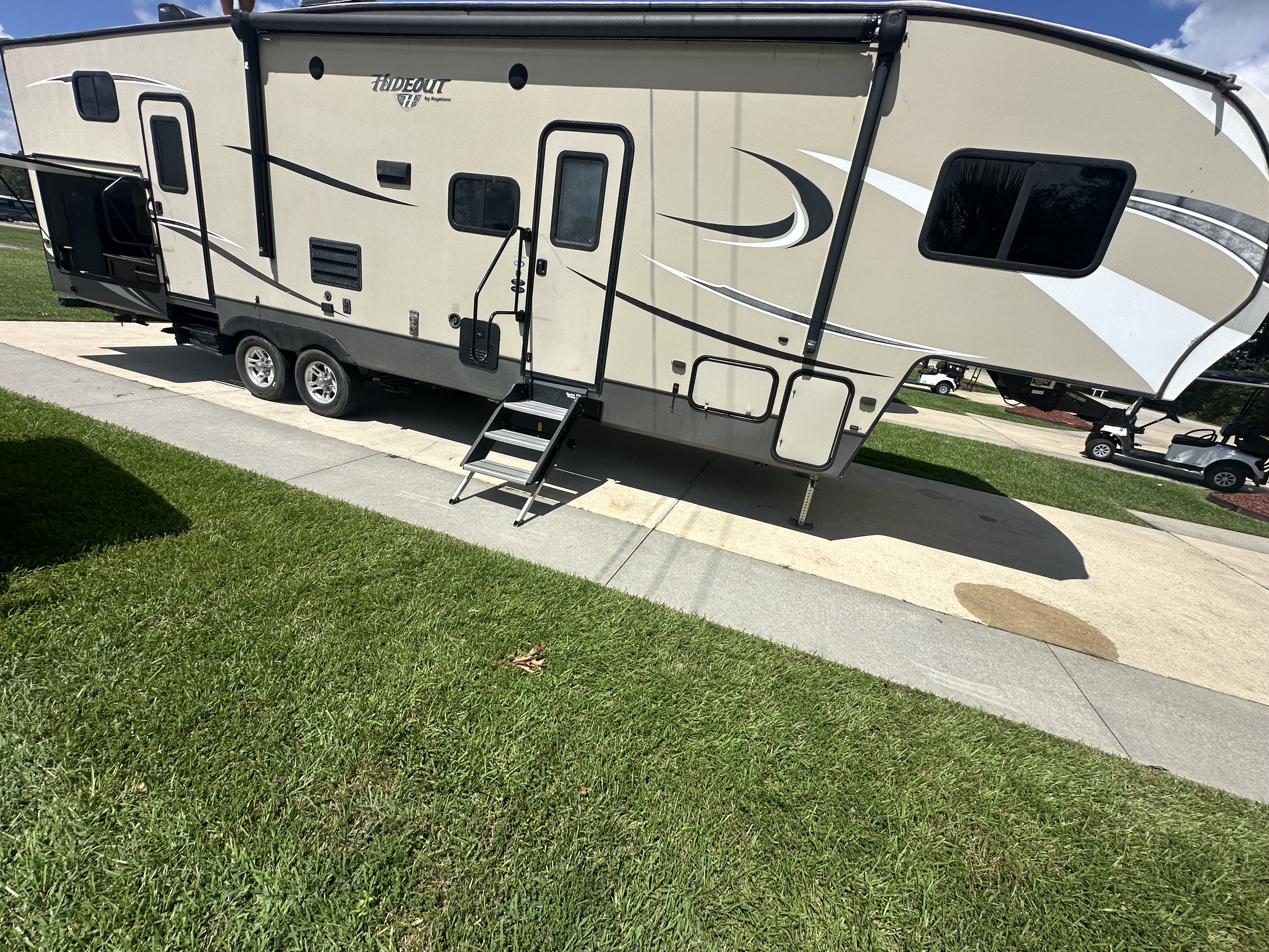 2018 Keystone HIDEOUT 308BHS - Image 2
