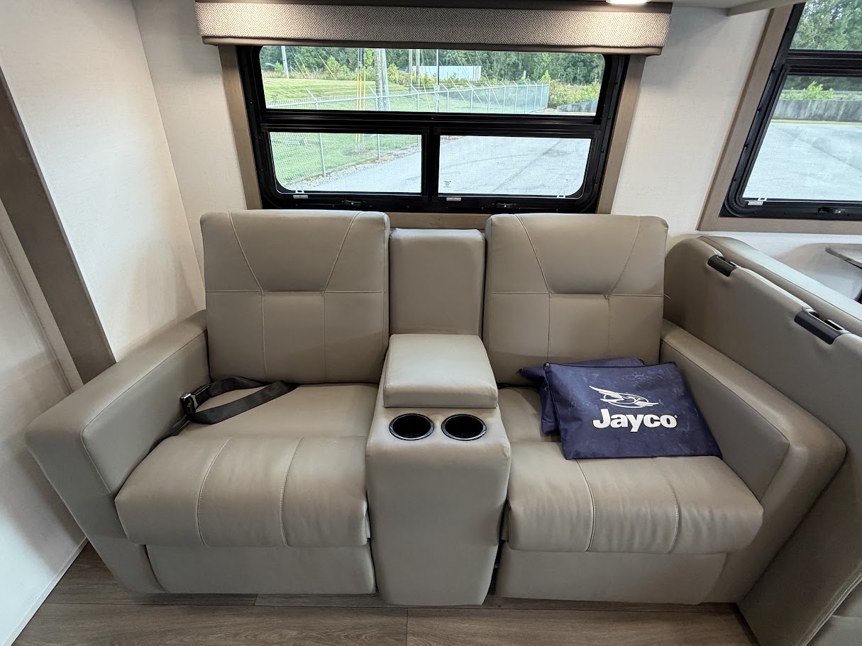 2027 JAYCO GREYHAWK 30Z - Image 19