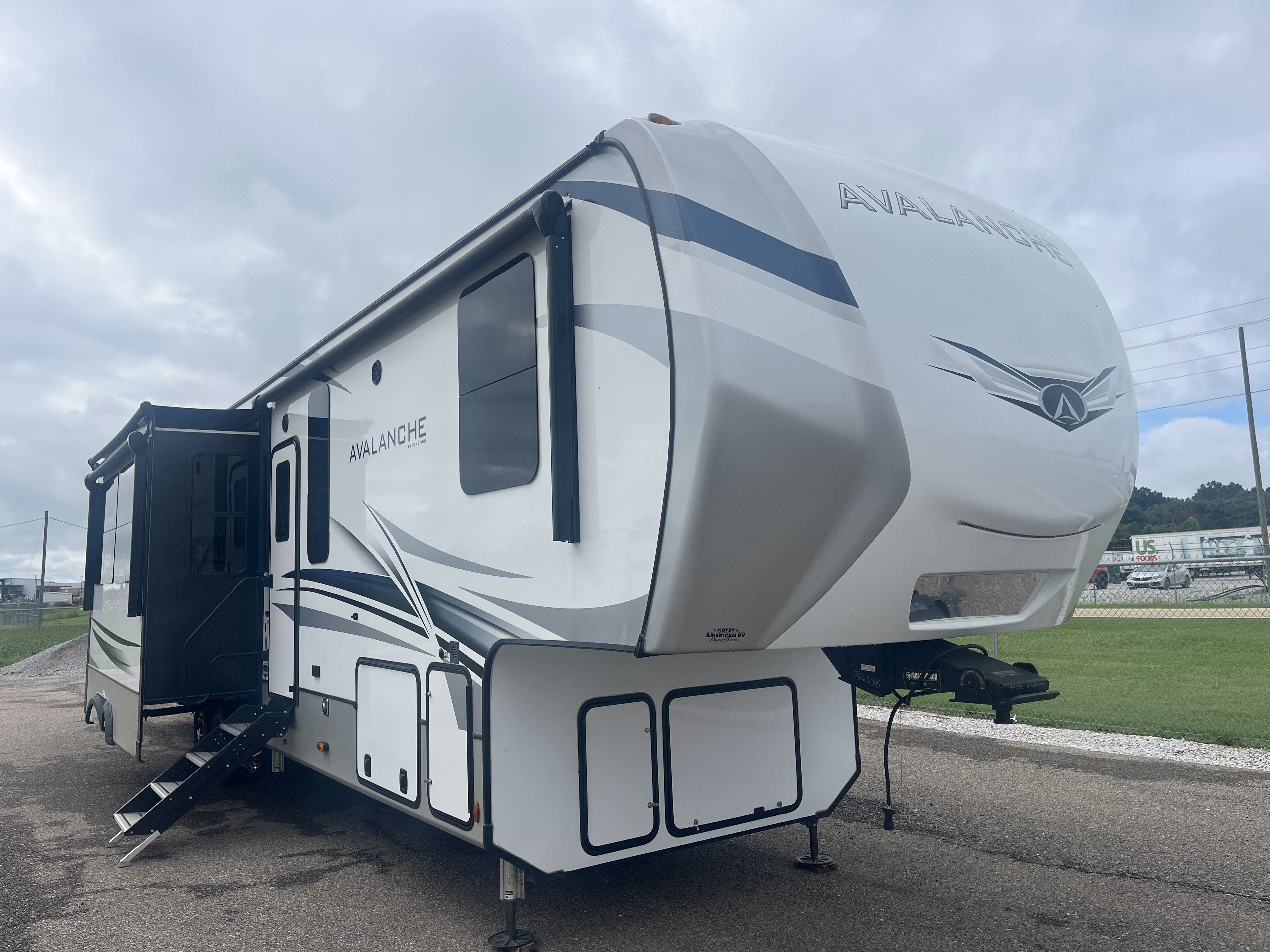 2023 KEYSTONE AVALANCHE 390DS - Image 1
