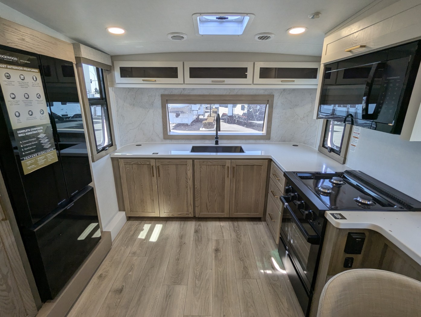 2027 Forest River Rockwood Signature 290SFK - Image 23