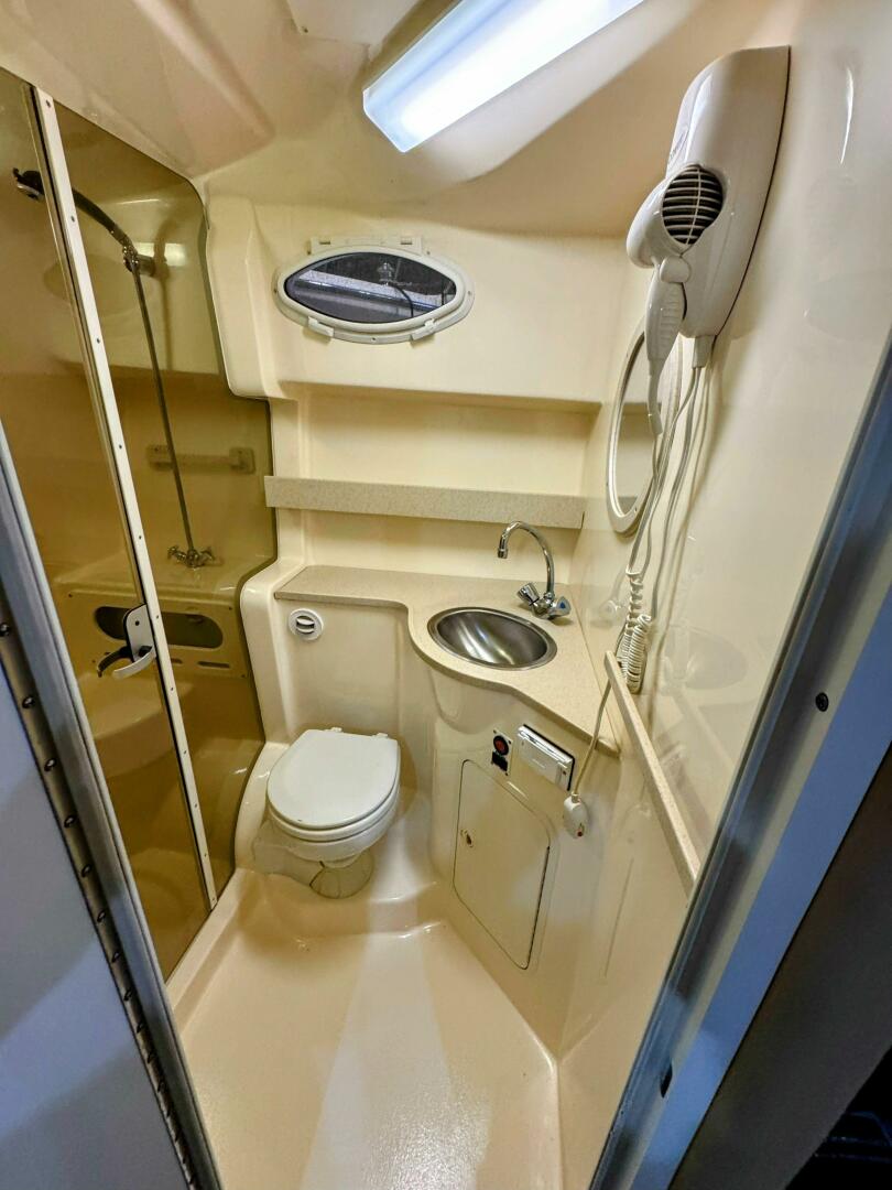 2002 Rinker 342 Fiesta Vee - Image 30