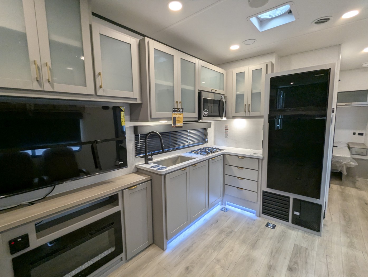 2027 Forest River Stealth 2730 - Image 24