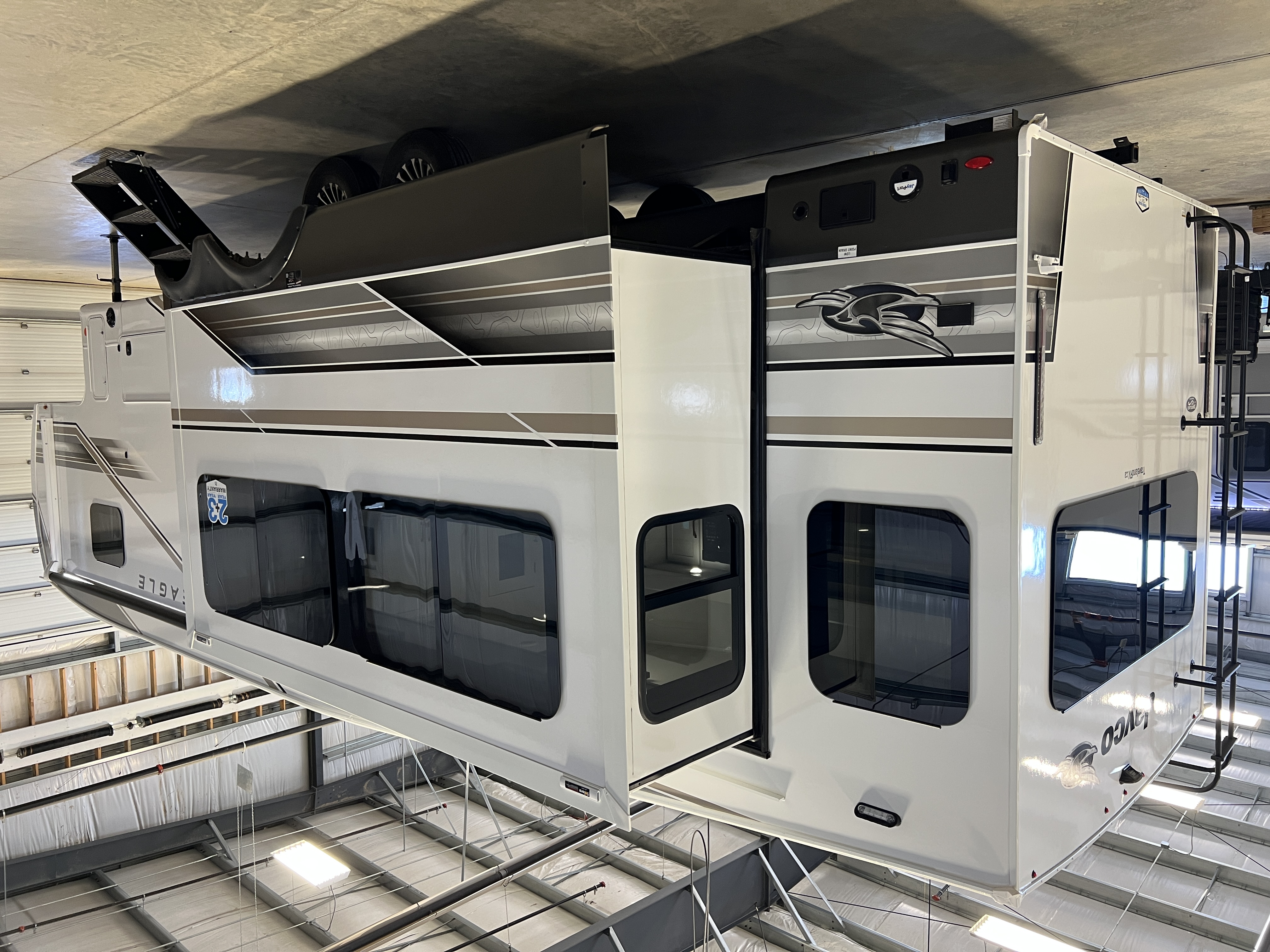 2027 Jayco Eagle 321RSTS - Image 7