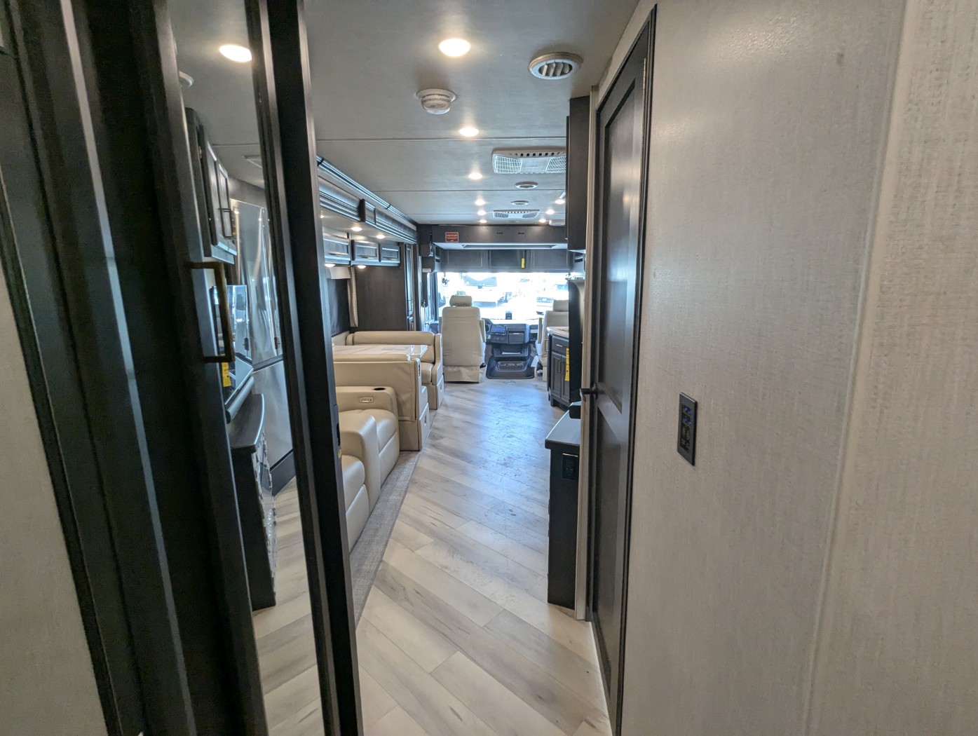 2026 Fleetwood Bounder 33C - Image 32