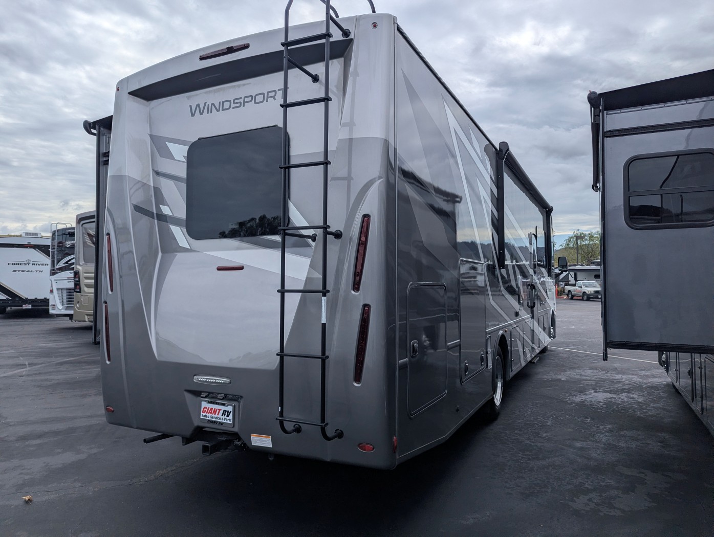 2026 Thor Motor Coach Windsport 35J - Image 5