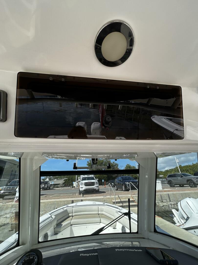 2017 Boston Whaler 330 Outrage - Image 5