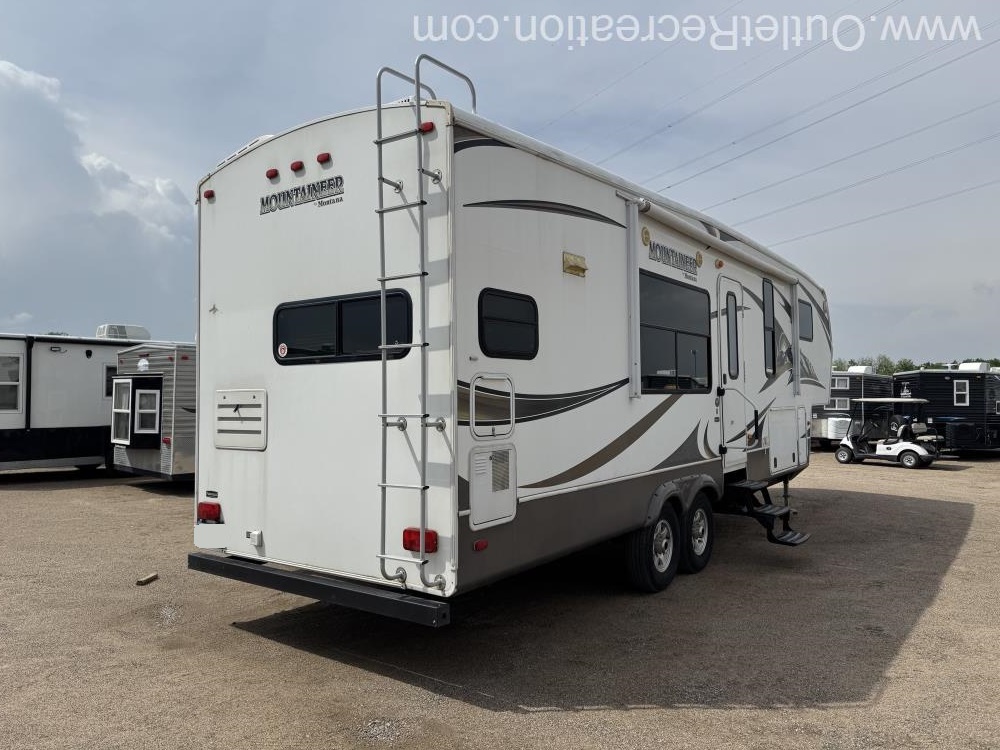 2014 Keystone Montana Mountaineer 295RKD - Image 2