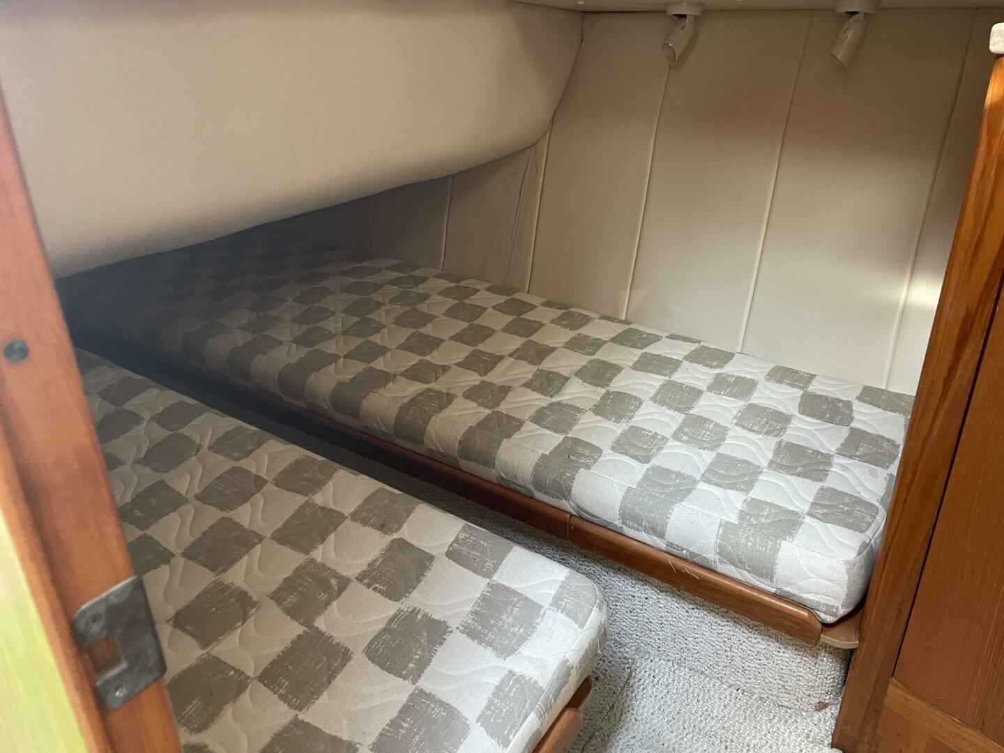 2000 Mainship 390 - Image 15