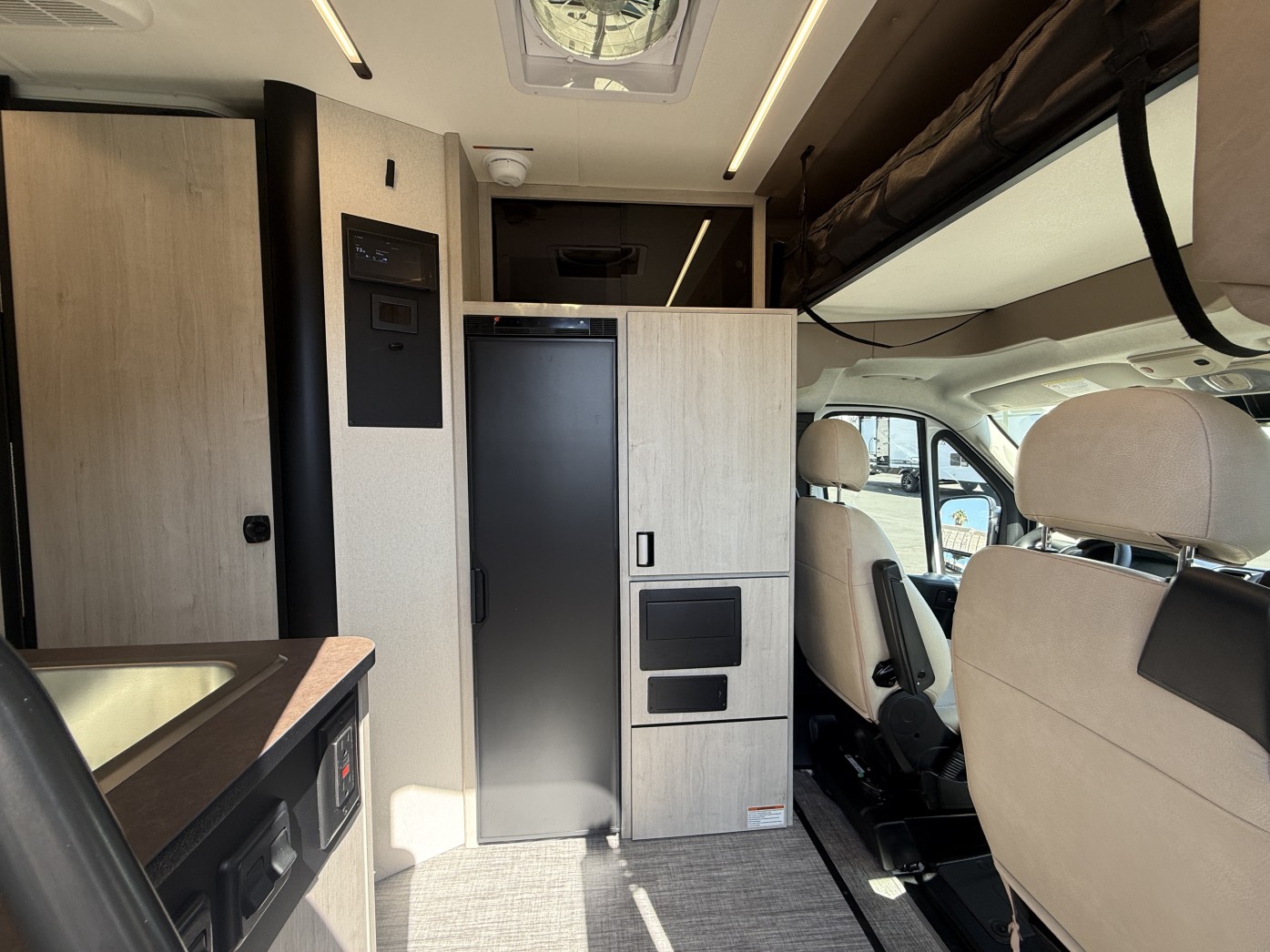 2027 Winnebago Elora 19DC - Image 12