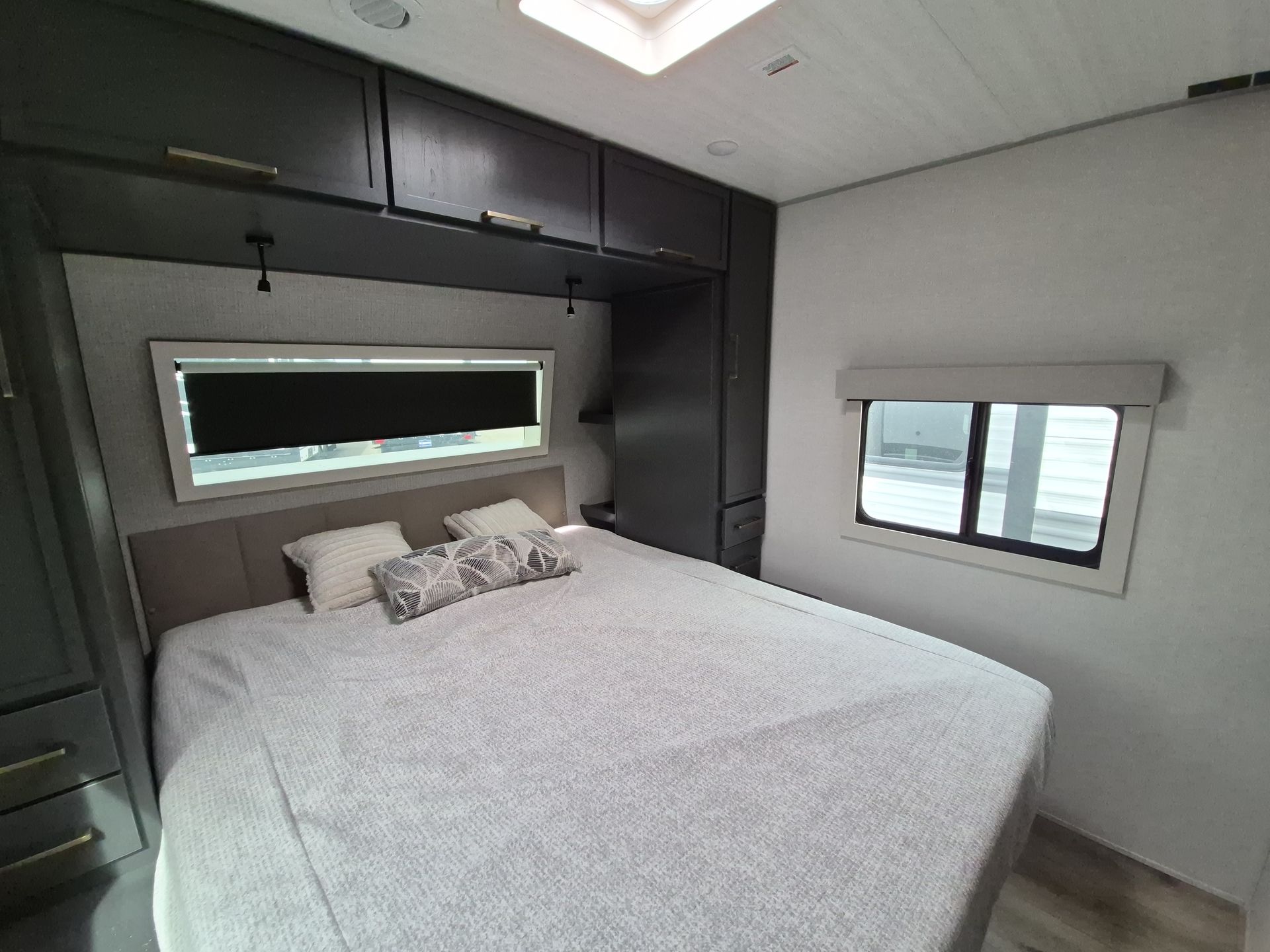 2027 Forest River Grand Surveyor 267RBSS - Image 28
