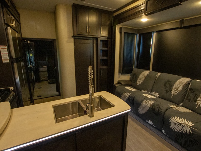 2018 Keystone Raptor 362TS - Image 5