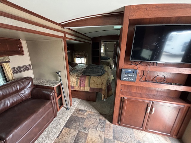 2015 Keystone Outback 300RB - Image 25