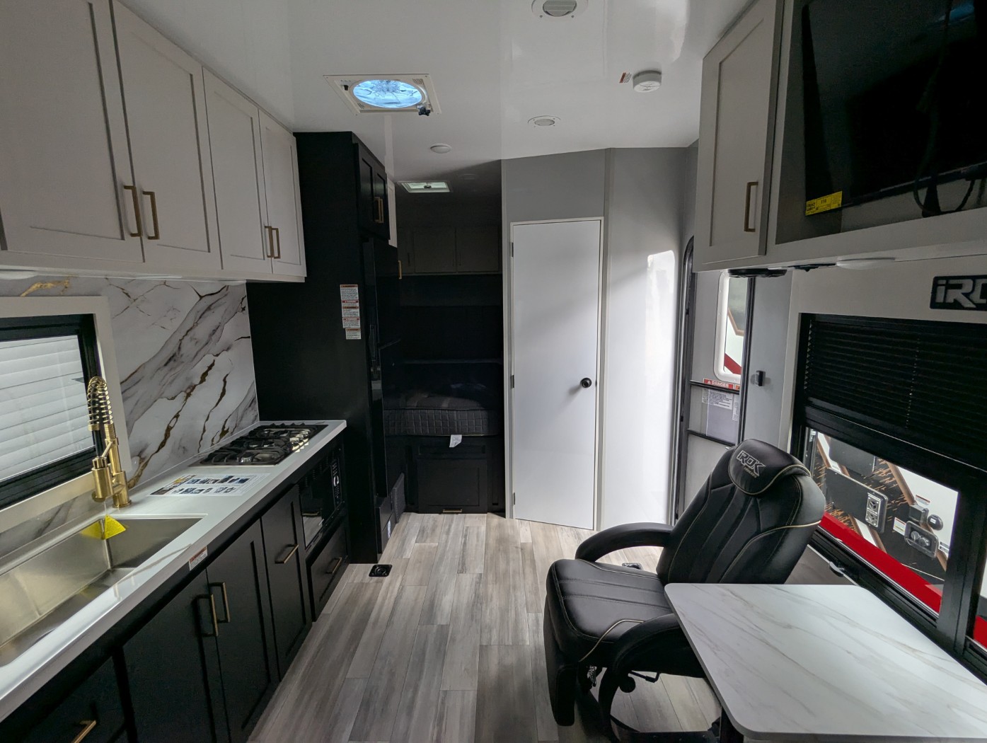 2026 IROK Trailers IROK LUXE SS2214 - Image 11