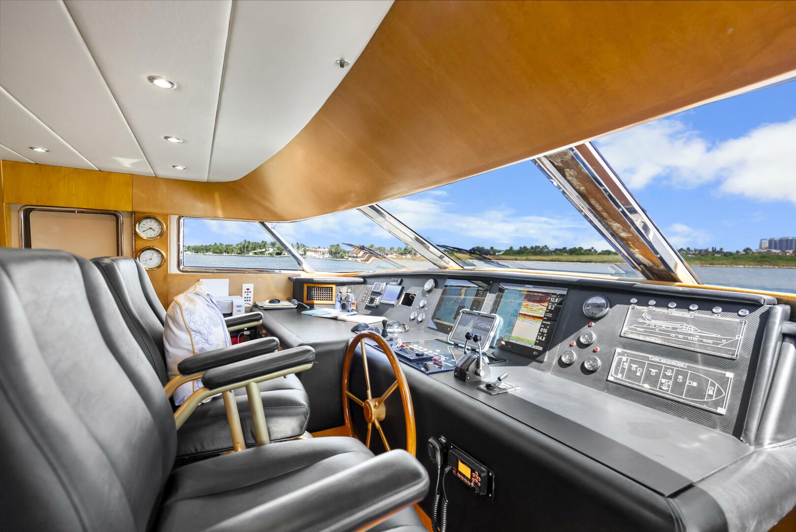 1991 Maiora Raised Pilothouse - Image 10