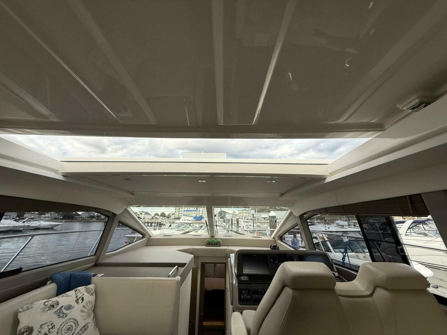 2018 Sea Ray 460 Sundancer - Image 9